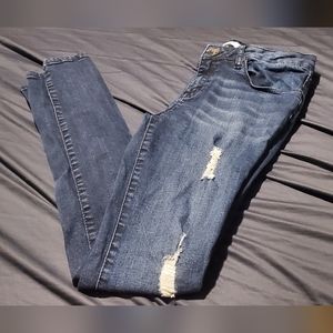 Bullhead distressed skinny jeans